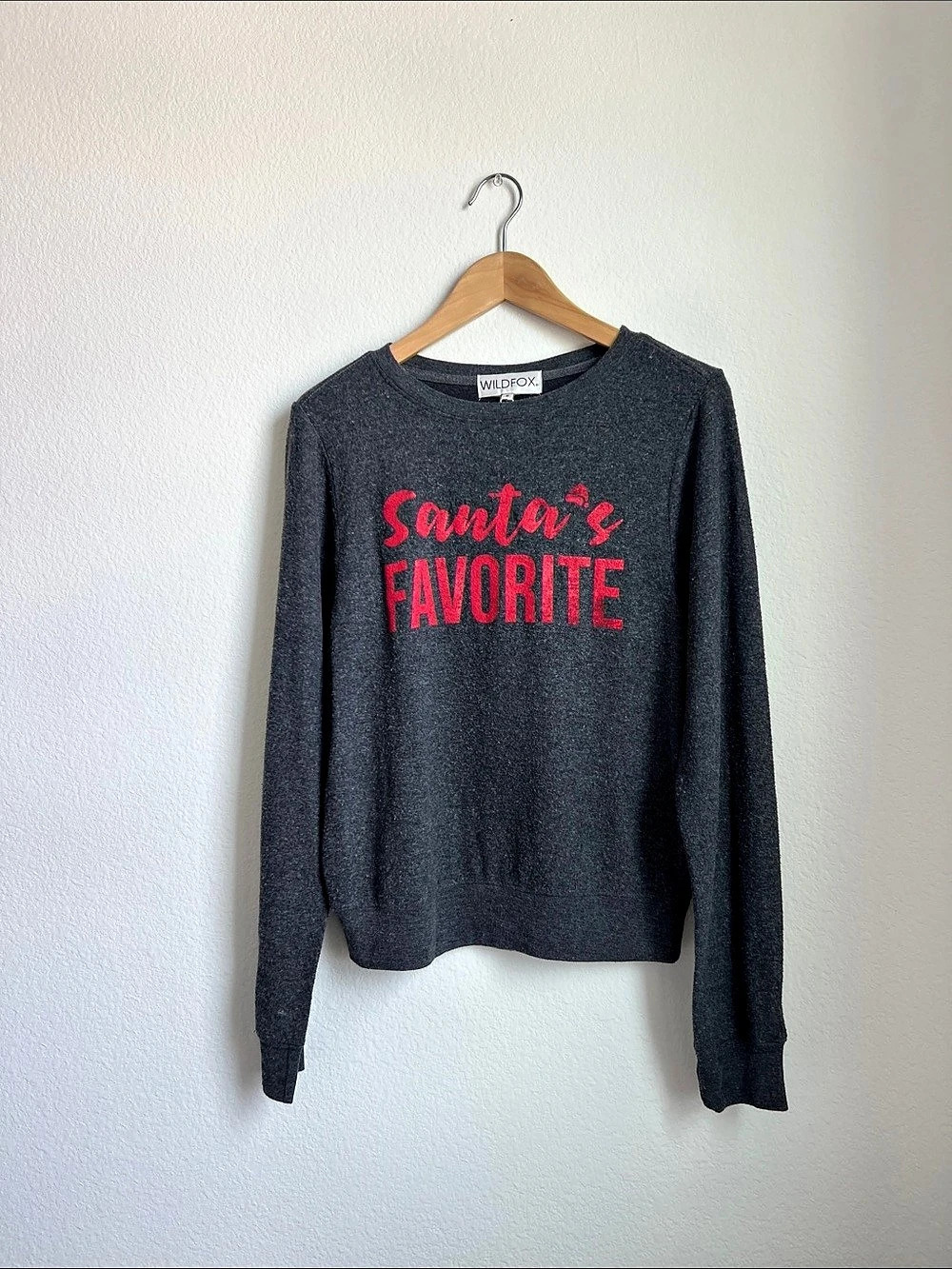 WILDFOX Santa's Favorite Baggy Beach Jumper Sweatshirt Gray & Red